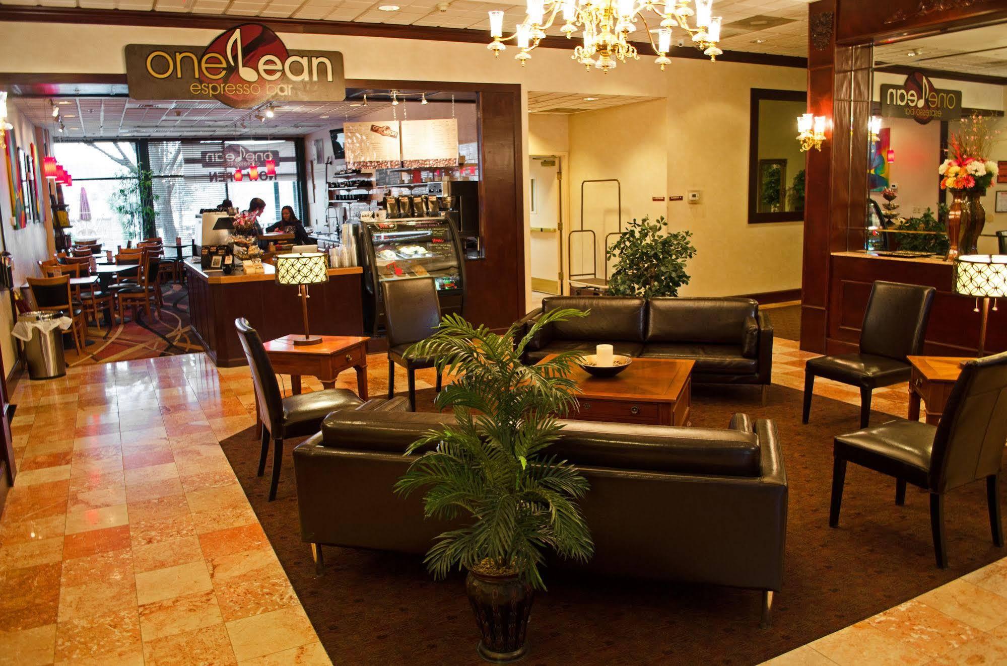 Clarion Hotel & Suites University-Shippensburg Eksteriør billede
