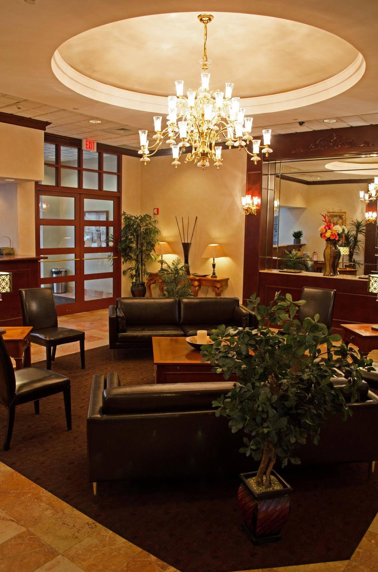 Clarion Hotel & Suites University-Shippensburg Eksteriør billede