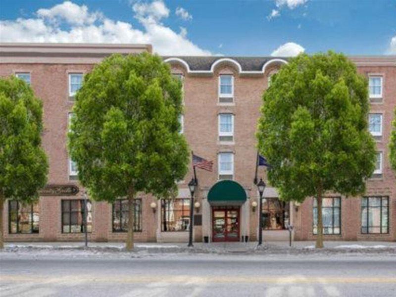 Clarion Hotel & Suites University-Shippensburg Eksteriør billede