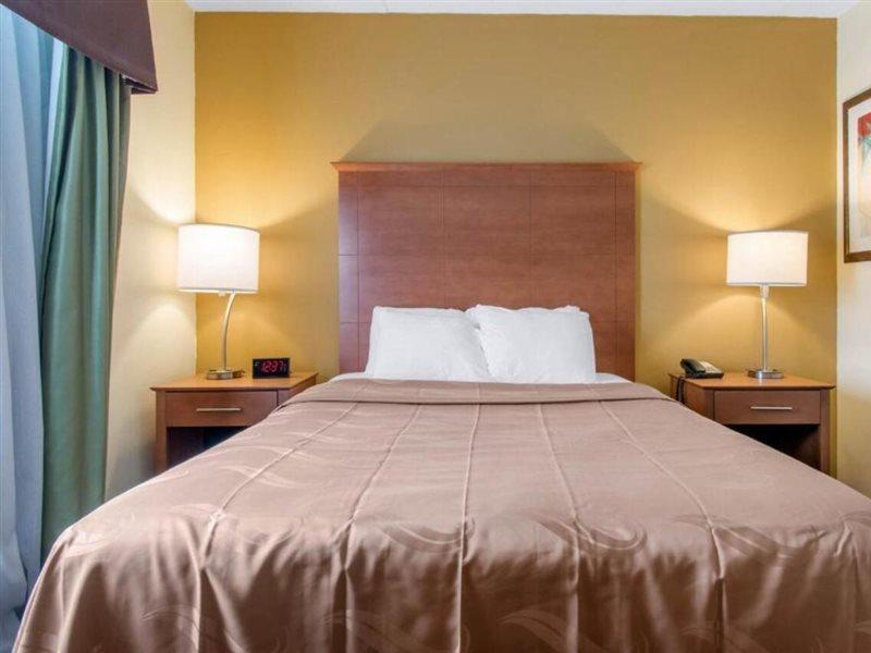 Clarion Hotel & Suites University-Shippensburg Eksteriør billede