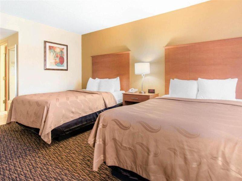 Clarion Hotel & Suites University-Shippensburg Eksteriør billede