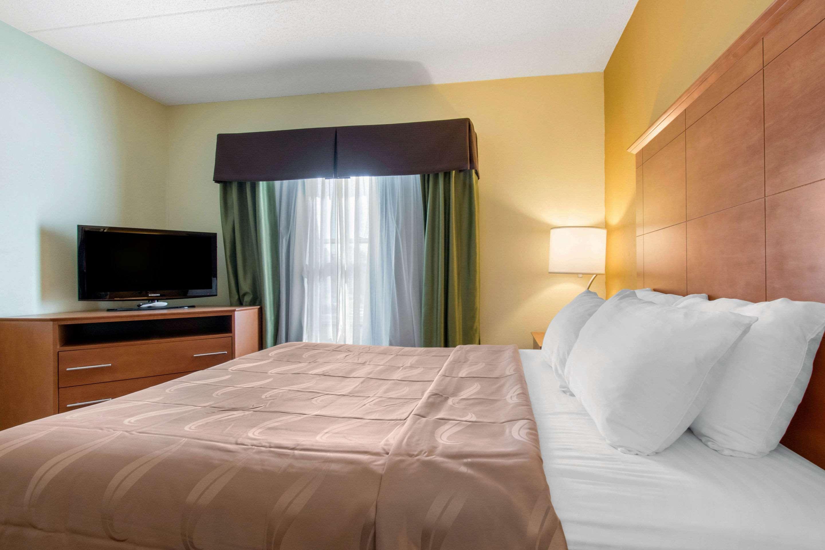 Clarion Hotel & Suites University-Shippensburg Eksteriør billede