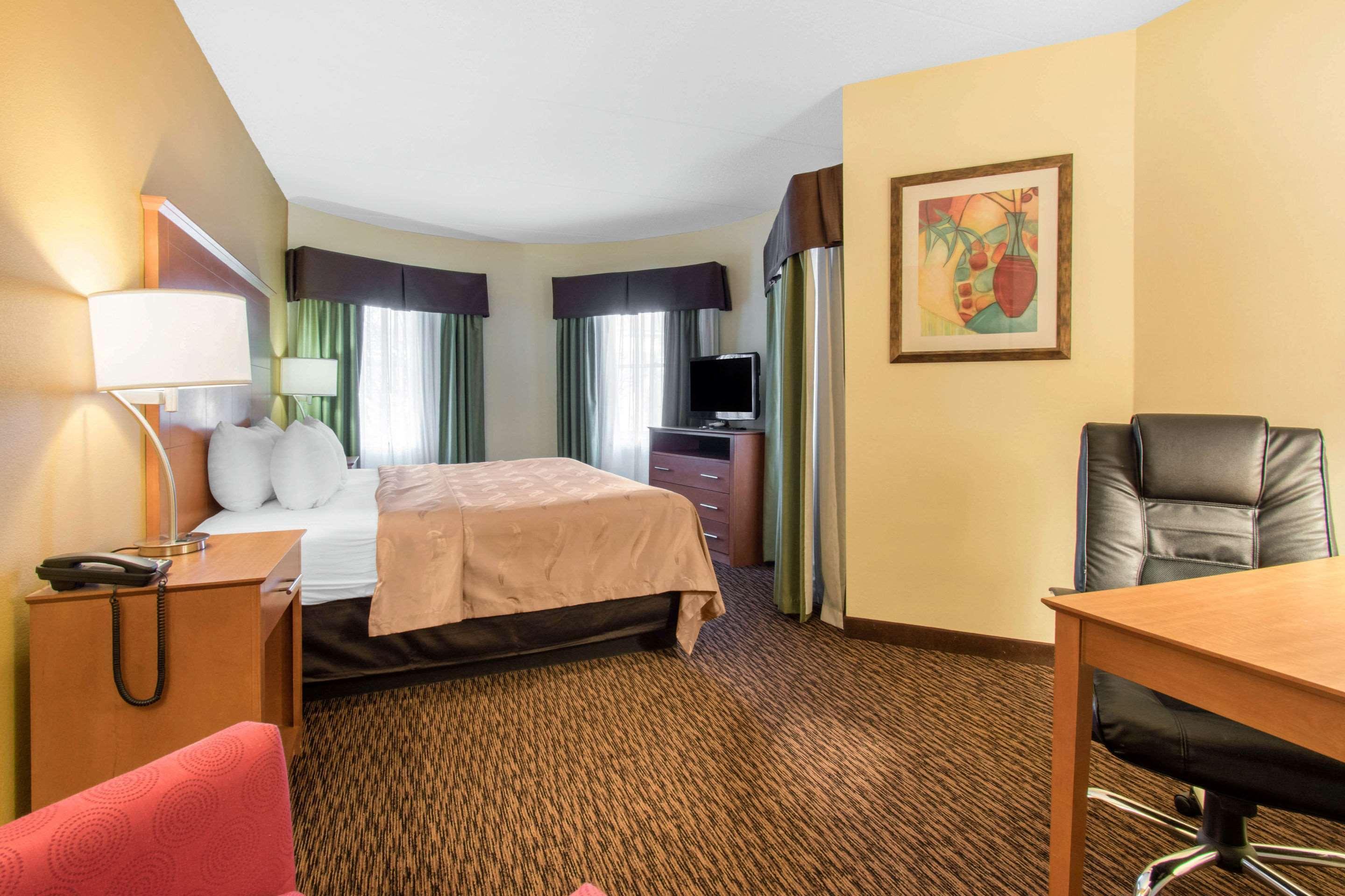 Clarion Hotel & Suites University-Shippensburg Eksteriør billede