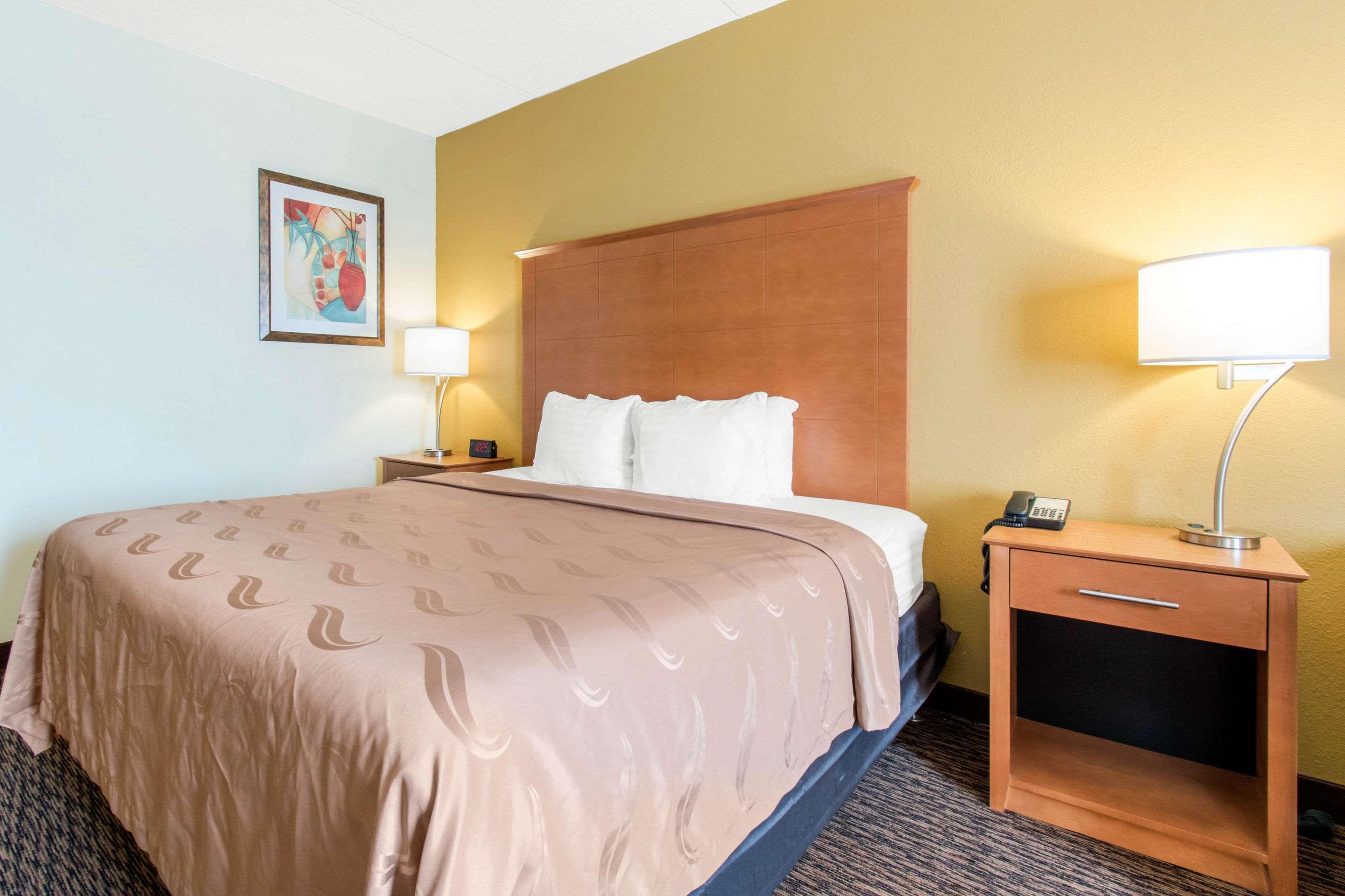 Clarion Hotel & Suites University-Shippensburg Eksteriør billede