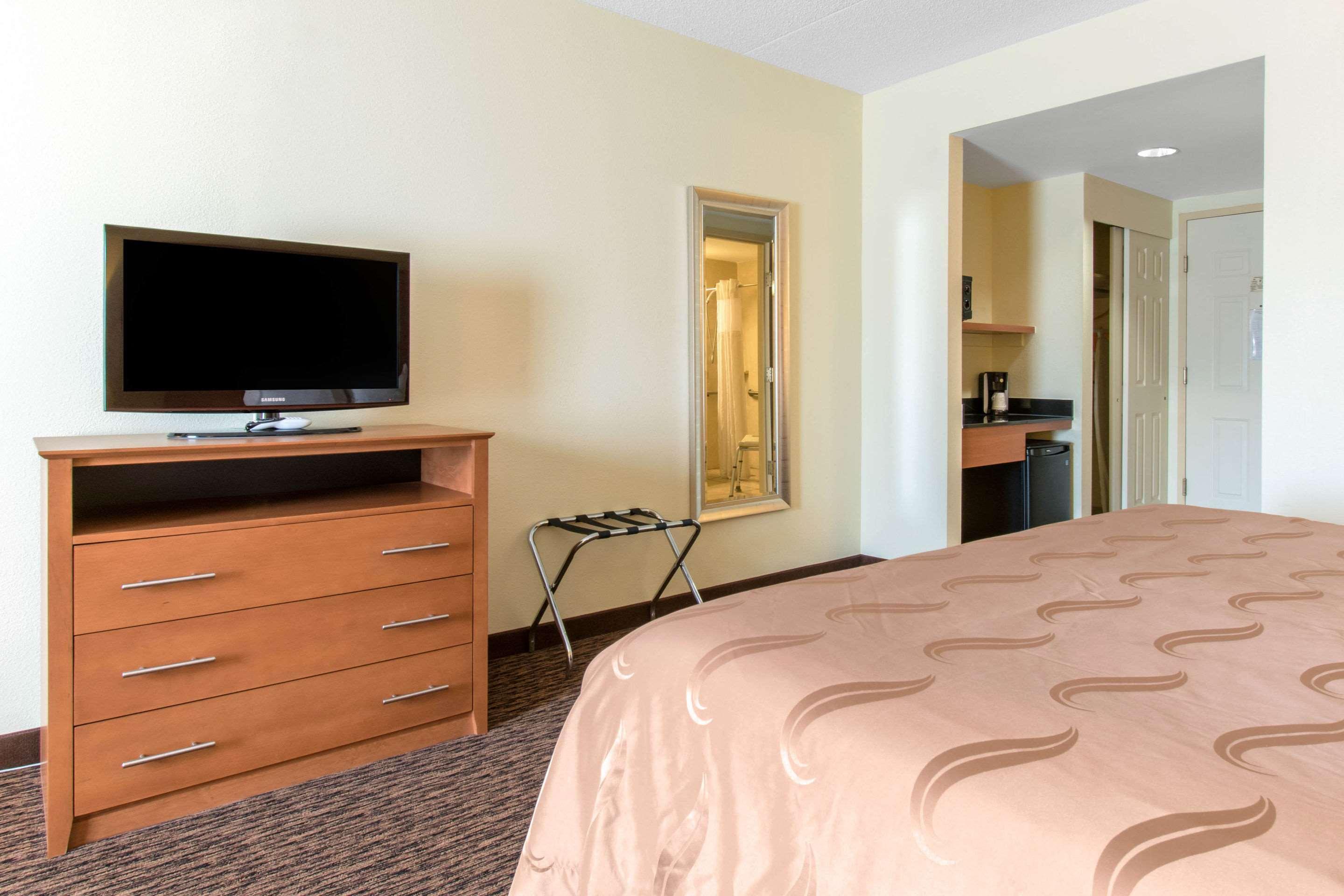 Clarion Hotel & Suites University-Shippensburg Eksteriør billede