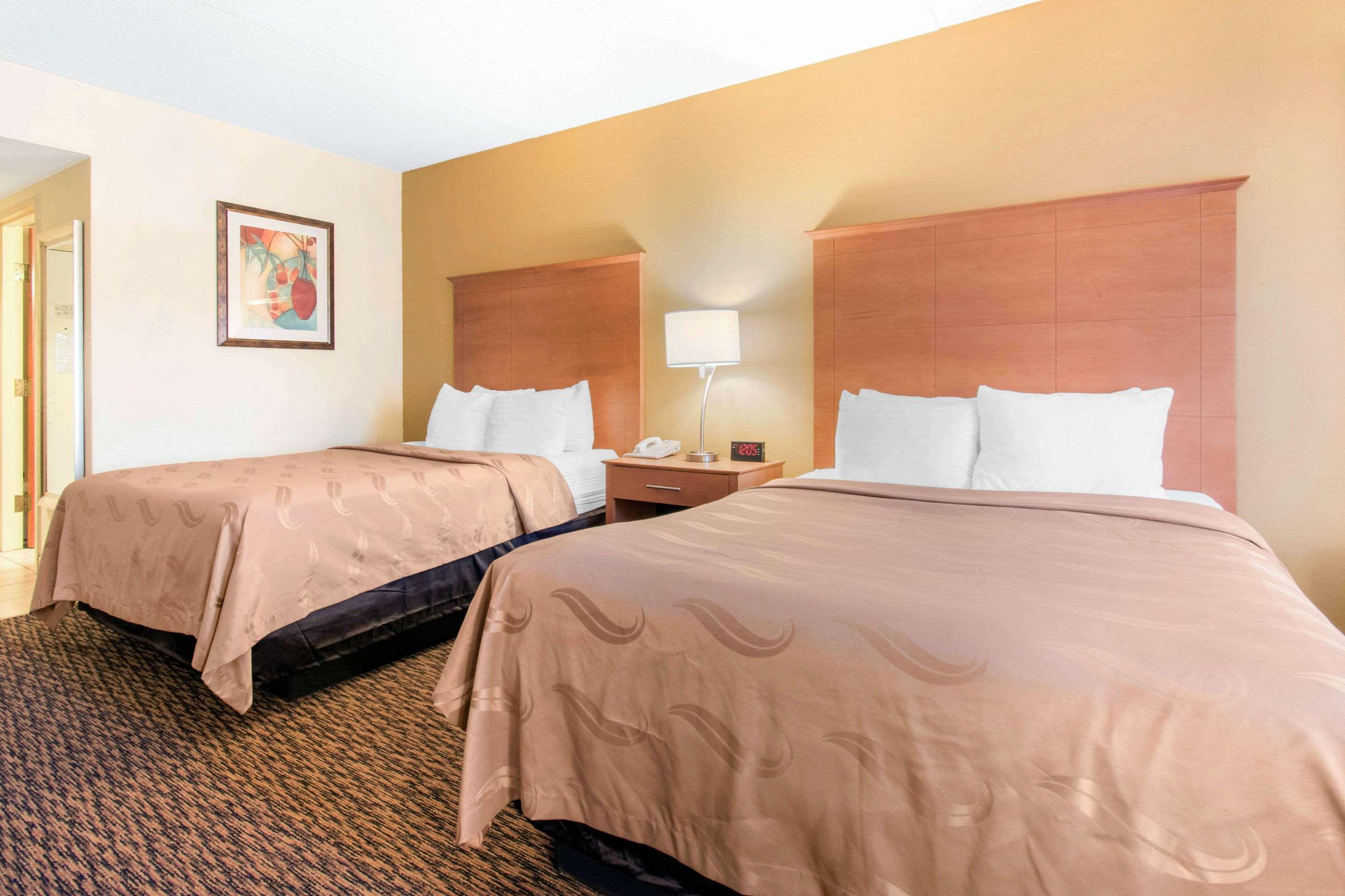 Clarion Hotel & Suites University-Shippensburg Eksteriør billede