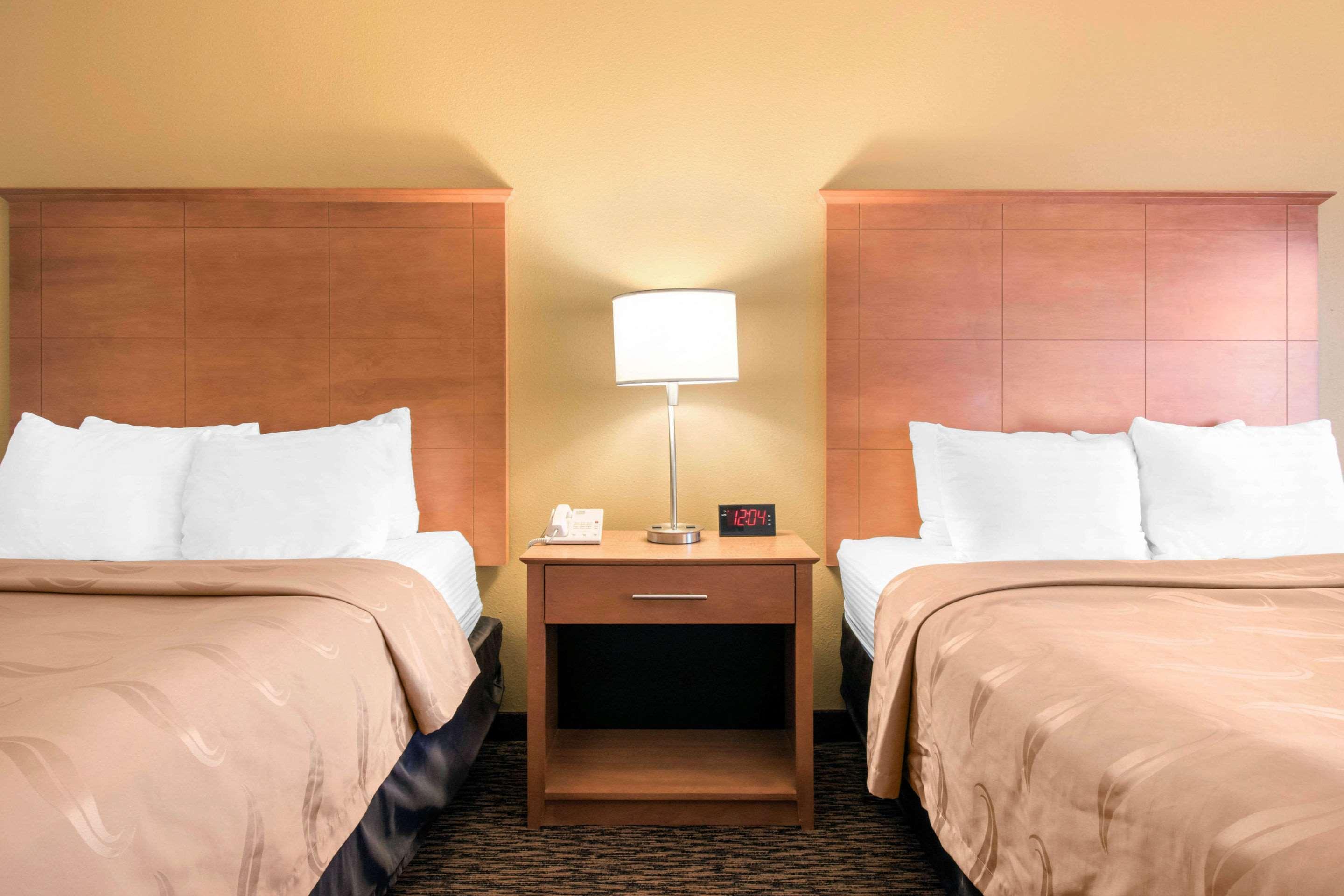 Clarion Hotel & Suites University-Shippensburg Eksteriør billede