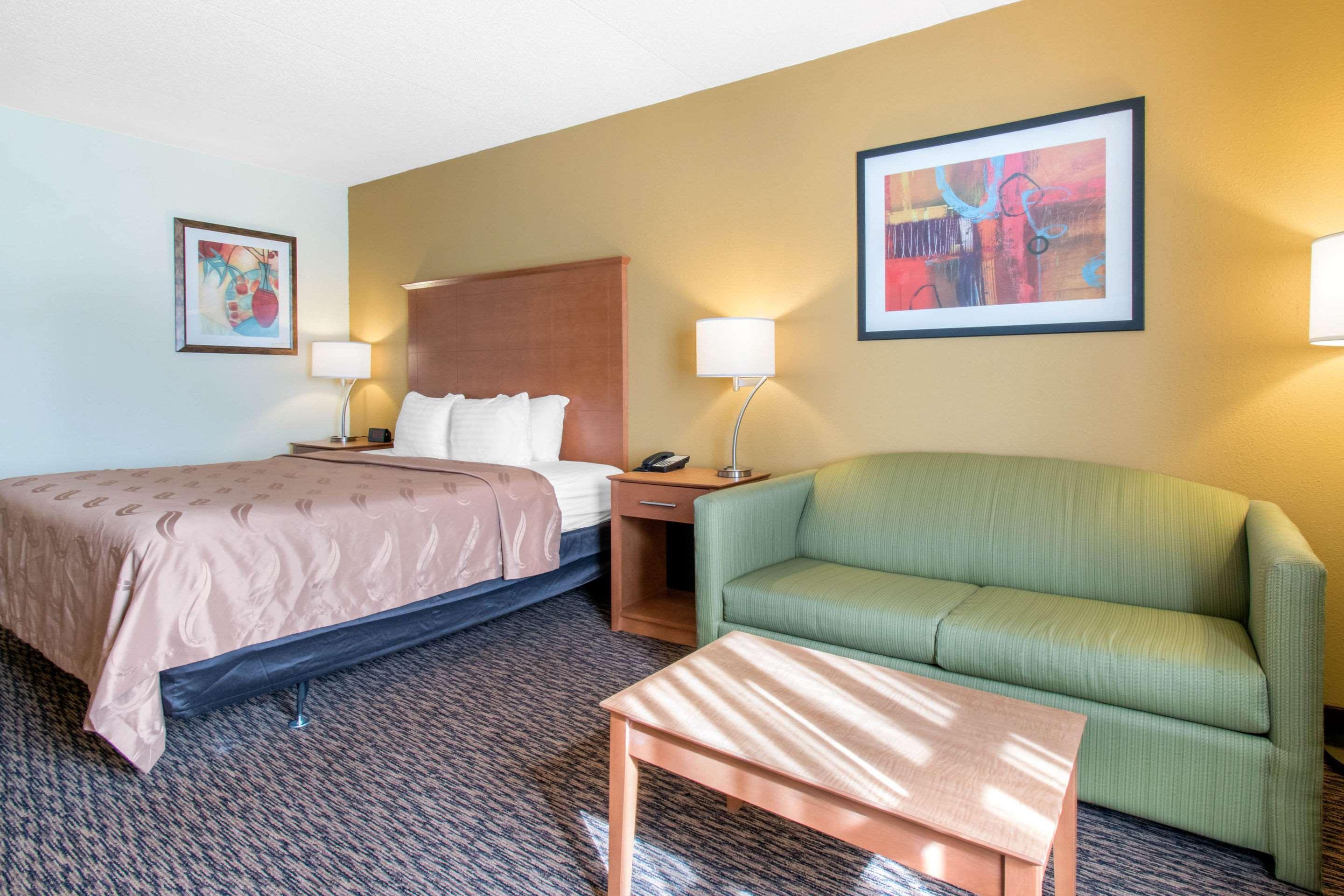 Clarion Hotel & Suites University-Shippensburg Eksteriør billede