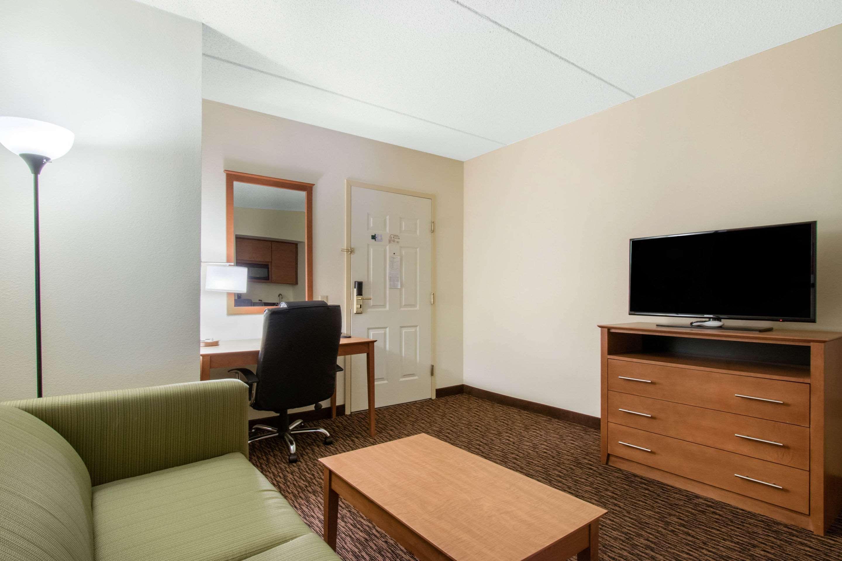 Clarion Hotel & Suites University-Shippensburg Eksteriør billede