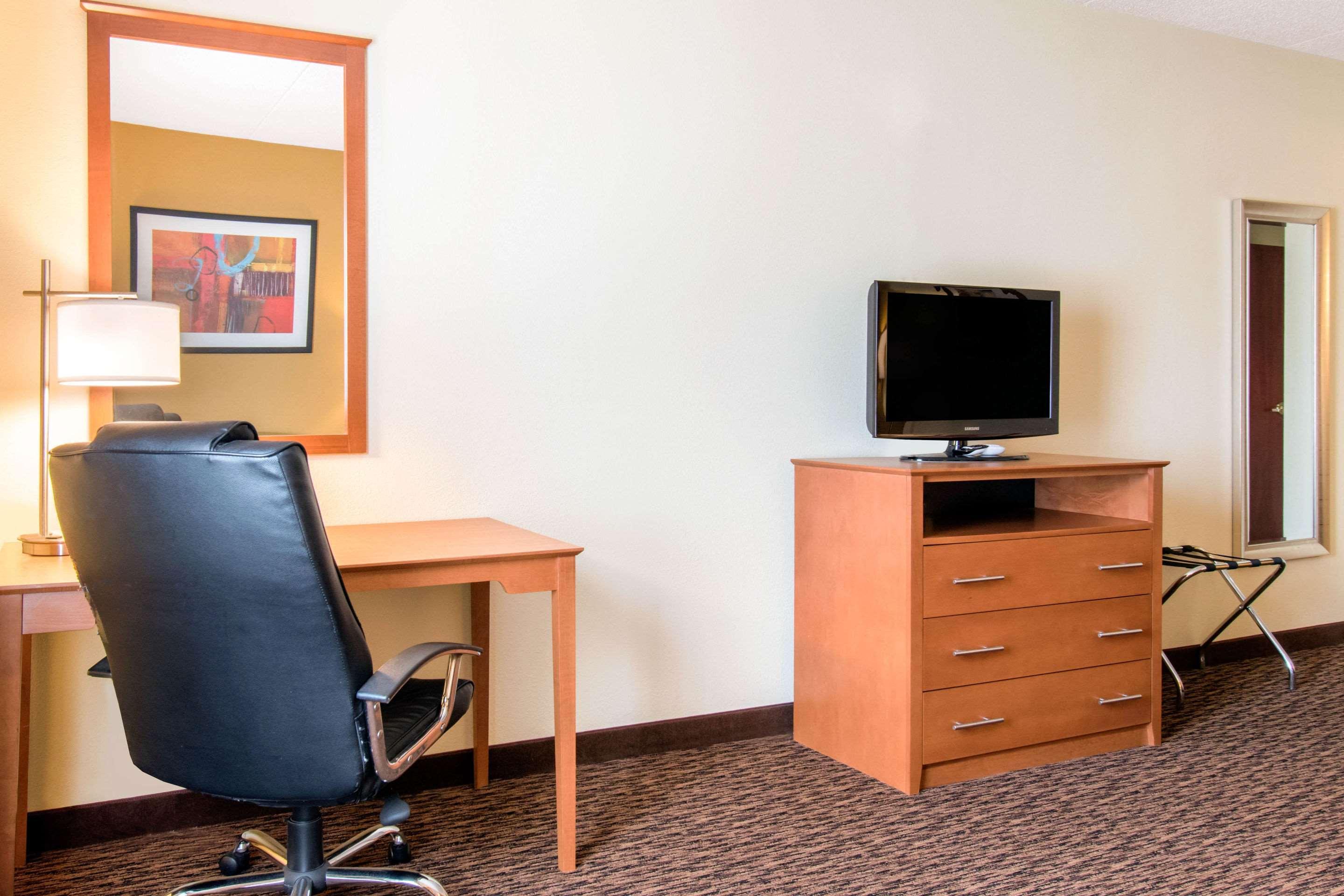 Clarion Hotel & Suites University-Shippensburg Eksteriør billede