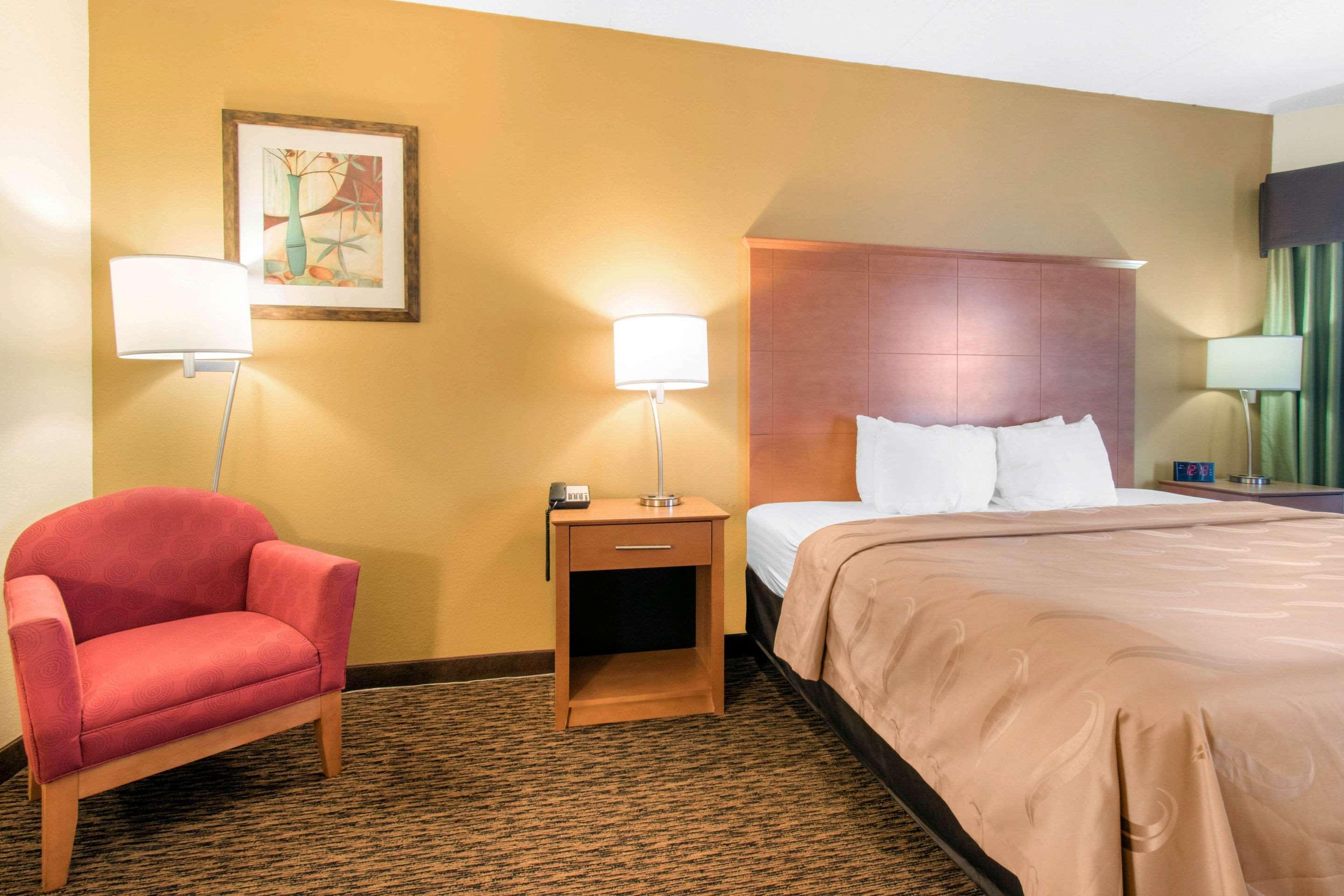 Clarion Hotel & Suites University-Shippensburg Eksteriør billede