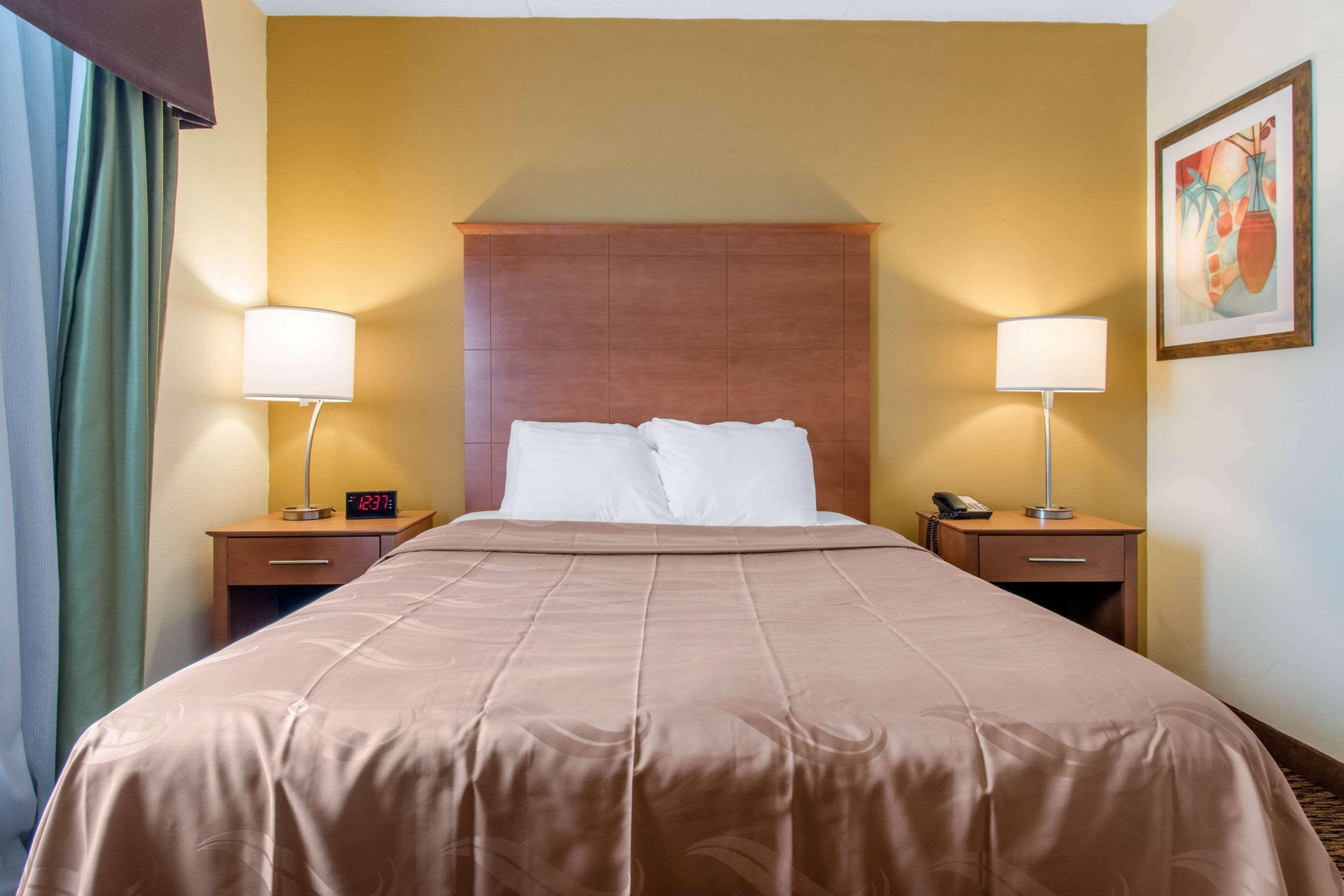 Clarion Hotel & Suites University-Shippensburg Eksteriør billede