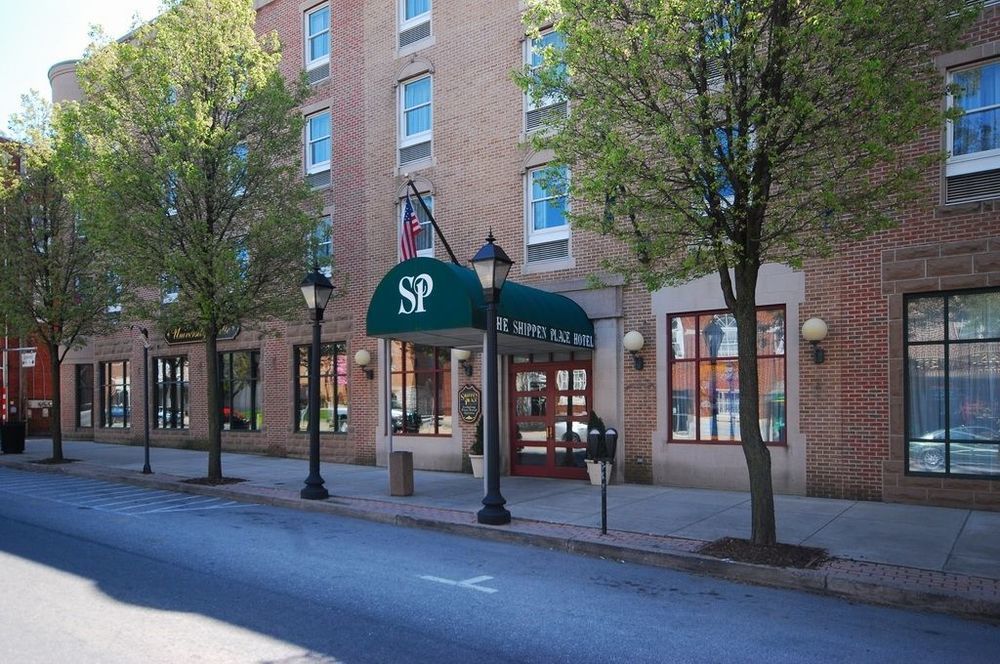 Clarion Hotel & Suites University-Shippensburg Eksteriør billede