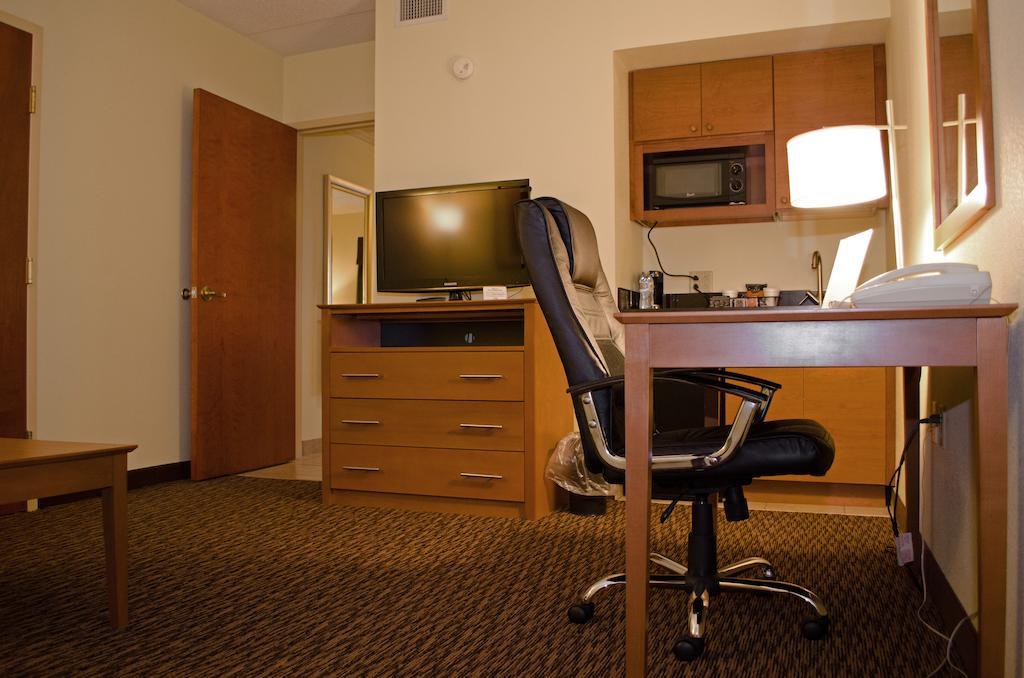 Clarion Hotel & Suites University-Shippensburg Eksteriør billede