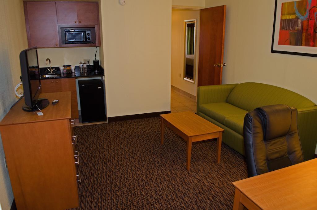 Clarion Hotel & Suites University-Shippensburg Eksteriør billede