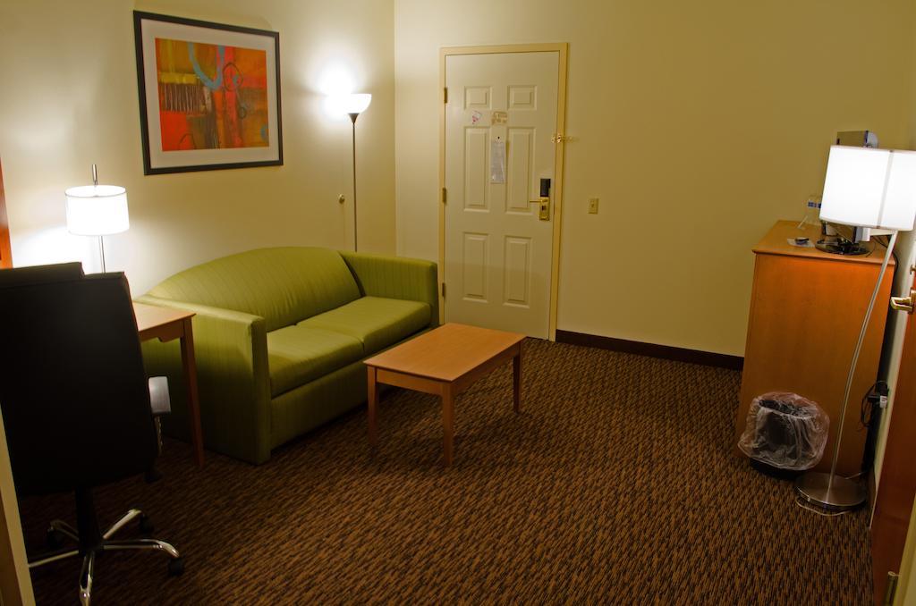 Clarion Hotel & Suites University-Shippensburg Eksteriør billede