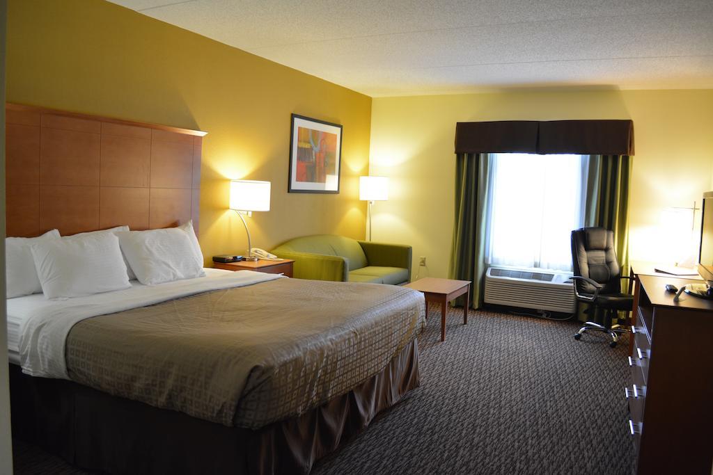 Clarion Hotel & Suites University-Shippensburg Eksteriør billede