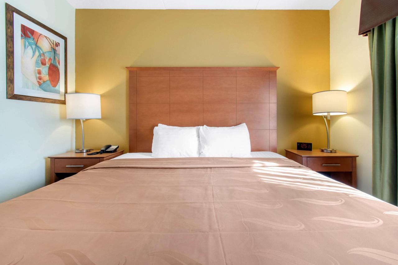 Clarion Hotel & Suites University-Shippensburg Eksteriør billede