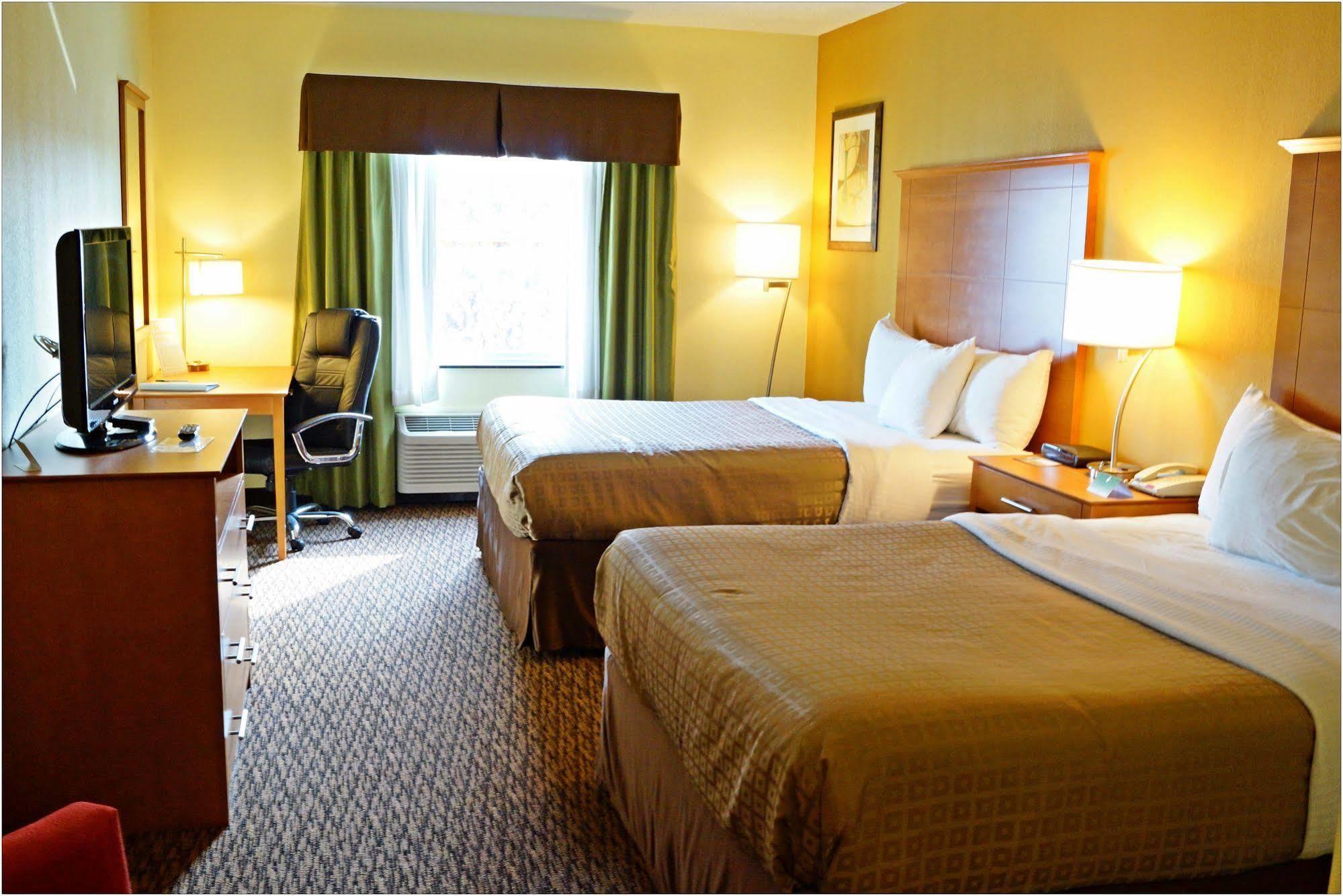 Clarion Hotel & Suites University-Shippensburg Eksteriør billede