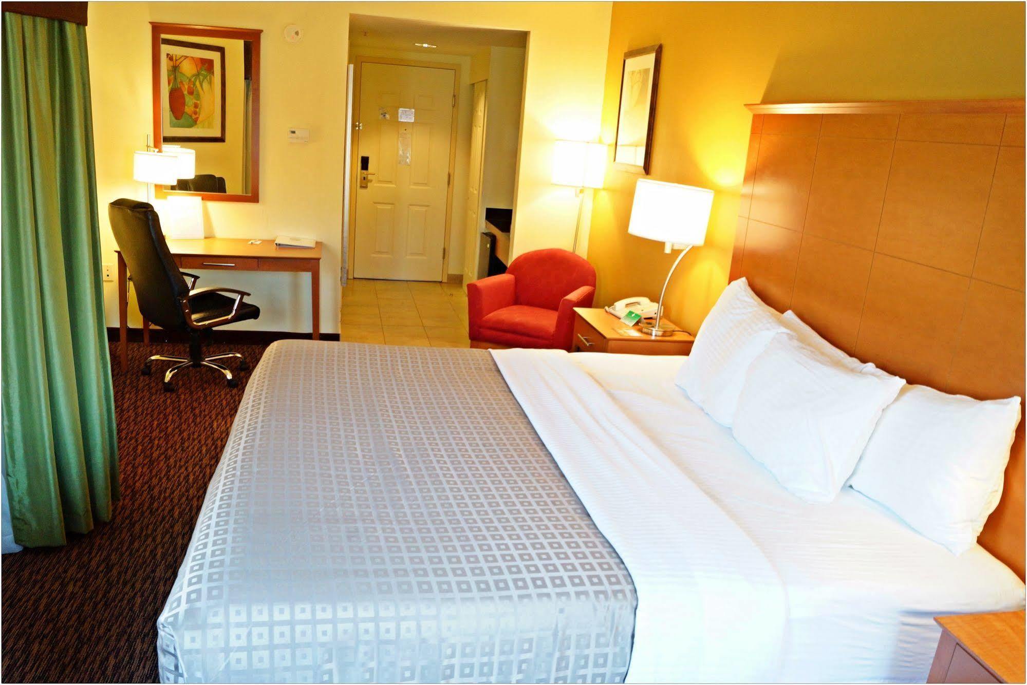 Clarion Hotel & Suites University-Shippensburg Eksteriør billede